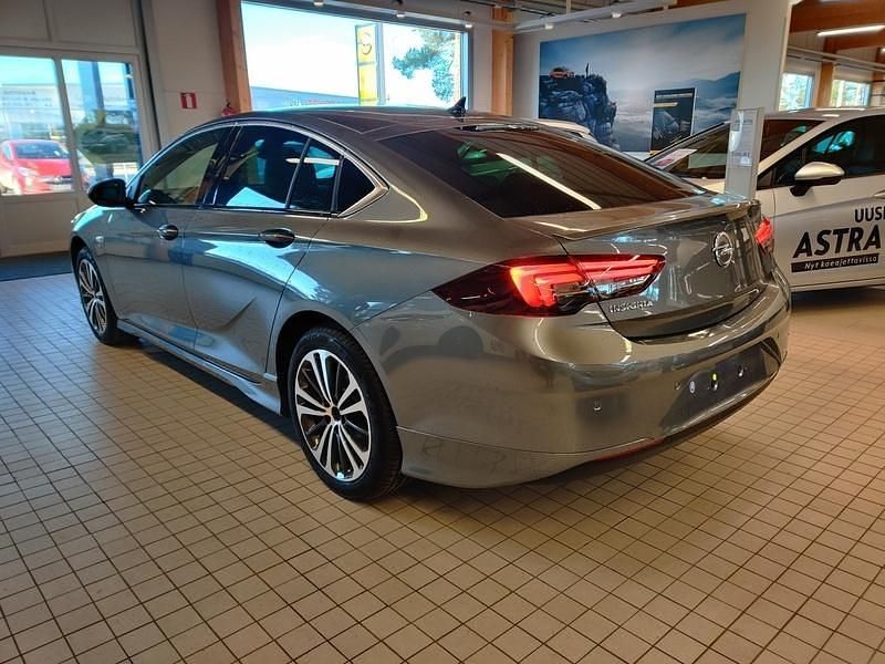 Käytetty Opel Insignia Executive 165 HP (121 kW) 2020 Viistoperä