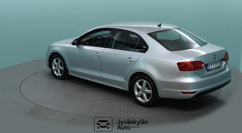 Käytetty VW Jetta Comfortline 122 HP (89 kW) 2013 Harmaa Sedan
