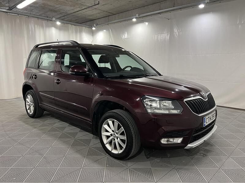 Käytetty Skoda Yeti Elegance 105 HP (77 kW) 2015 Katumaasturi