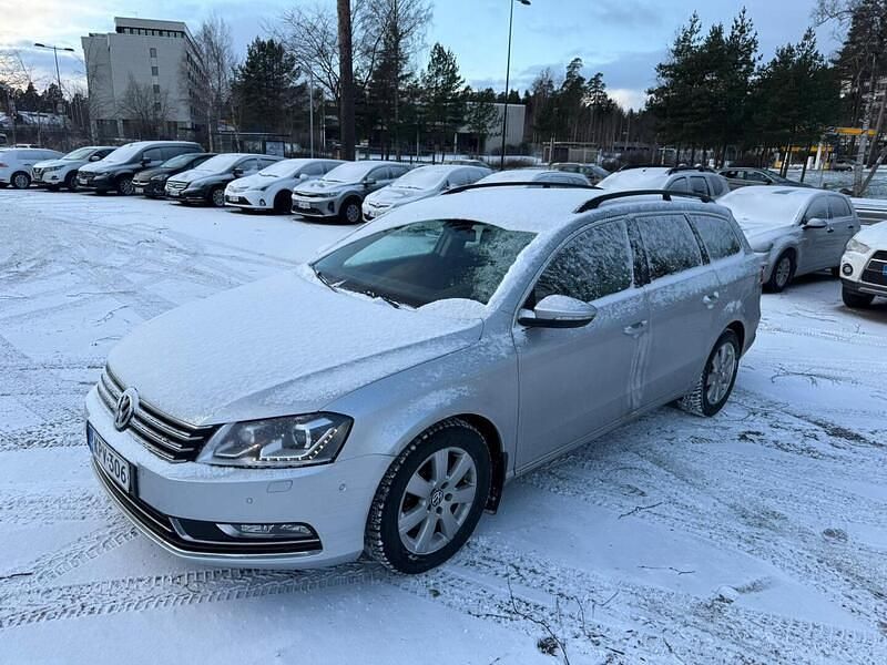Käytetty 2011 VW Passat Comfortline Farmari | 10 900 € (Perustarjous) - Kuva 1/3