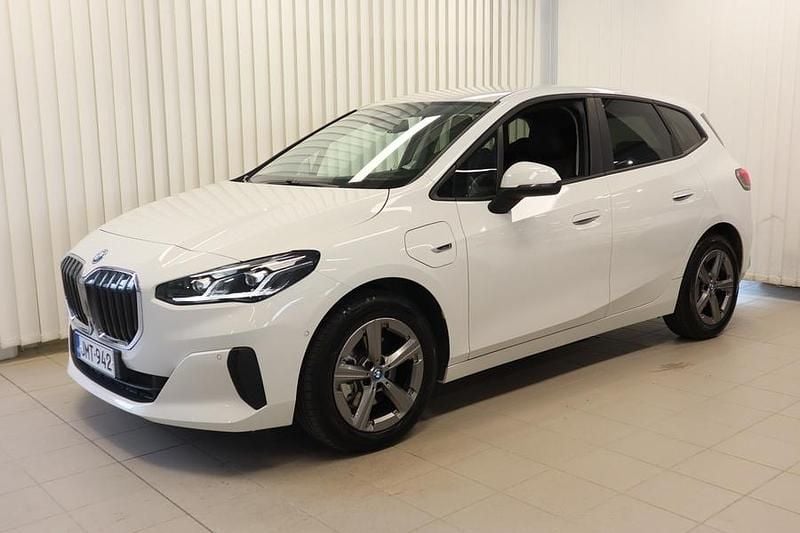 Käytetty BMW 225 Active Tourer Performance 245 HP (180 kW) 2022 Valkoinen Tila-auto