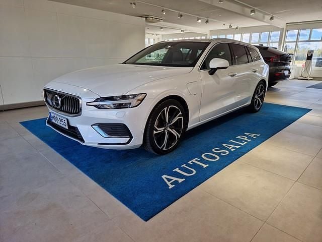 Käytetty 2023 Volvo V60 Plus Farmari | 26 900 € (Supertarjous) - Kuva 1/4
