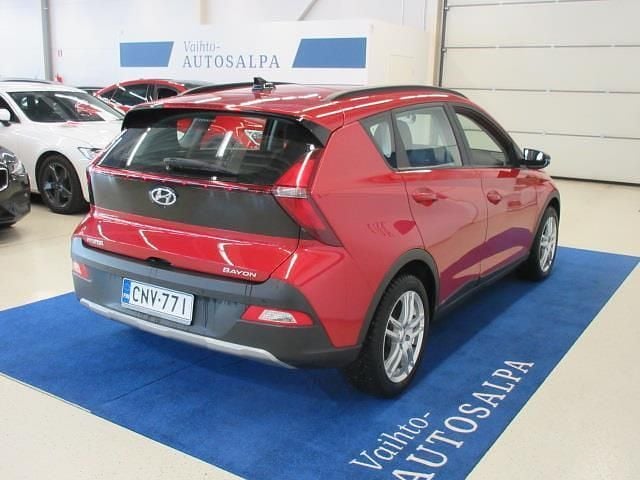 Käytetty Hyundai Bayon Comfort 101 HP (74 kW) 2021 Punainen Katumaasturi