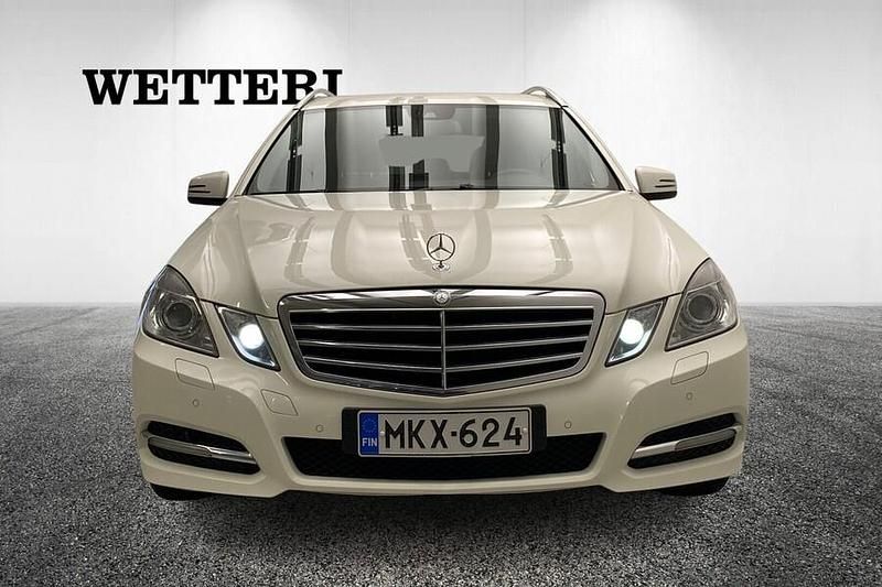 Käytetty Mercedes E220 Avantgarde 170 HP (125 kW) 2012 Valkoinen Farmari