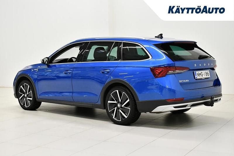 Käytetty Skoda Octavia 200 HP (147 kW) 2021 Sininen Farmari
