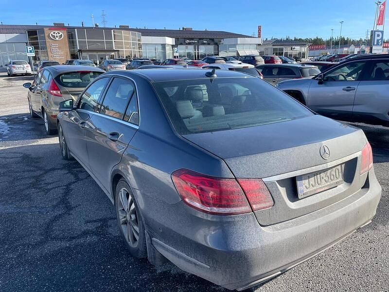 Käytetty Mercedes E220 Business 170 HP (125 kW) 2016 Harmaa Sedan