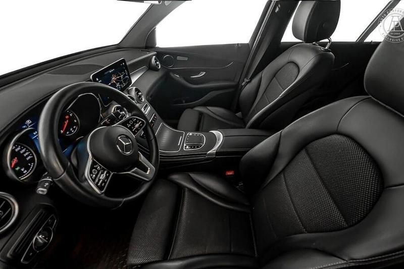 Käytetty Mercedes GLC200 Business 163 HP (119 kW) 2022 Katumaasturi