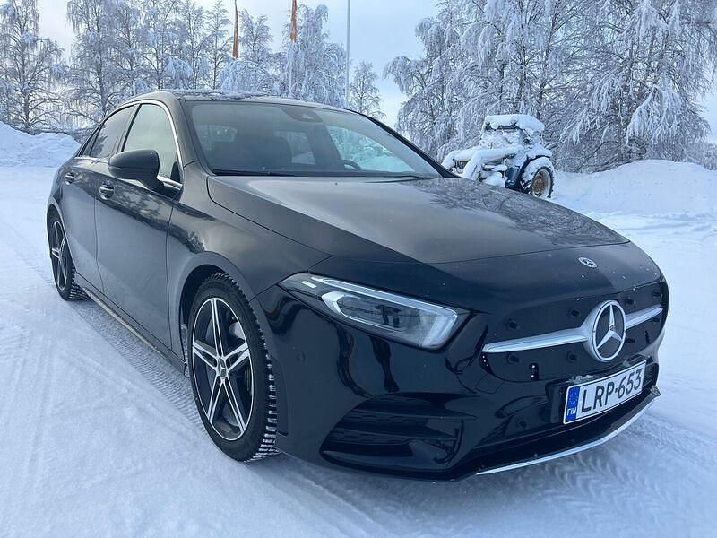 Käytetty Mercedes A180 Business 116 HP (85 kW) 2023 Sedan