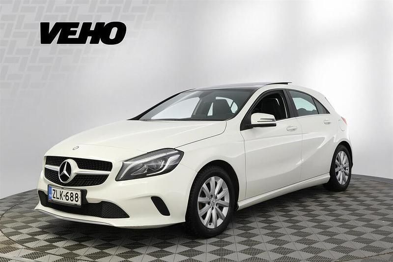 Käytetty Mercedes A180 Business 109 HP (80 kW) 2016 Valkoinen Viistoperä