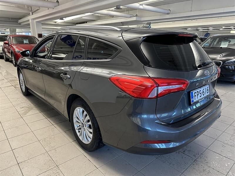 Käytetty Ford Focus Trend 101 HP (74 kW) 2021 Harmaa Farmari