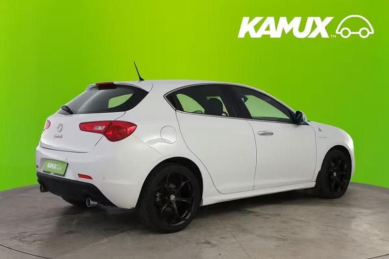 Käytetty Alfa Romeo Giulietta 170 HP (125 kW) 2011 Valkoinen Viistoperä