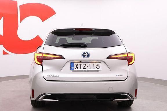 Käytetty Toyota Corolla Edition 140 HP (102 kW) 2025 Hopea Farmari