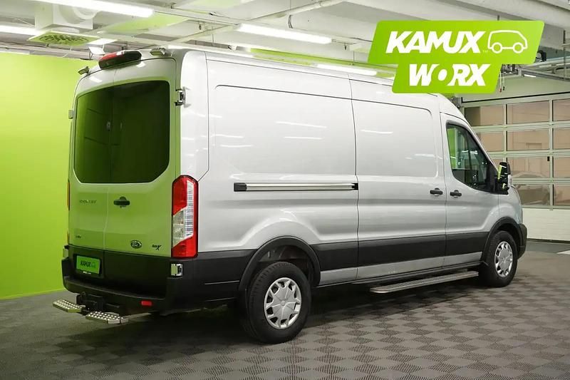 Käytetty Ford Transit Trend 170 HP (125 kW) 2021 Hopea / harmaa Van