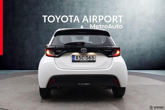Käytetty Toyota Yaris Active 114 HP (83 kW) 2023 Valkoinen Viistoperä