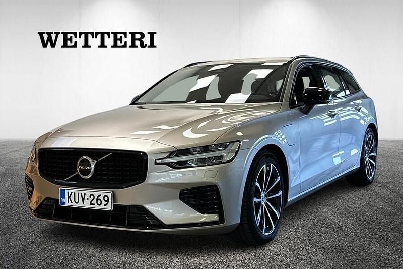 Käytetty Volvo V60 Plus 350 HP (257 kW) 2023 Ruskea Farmari