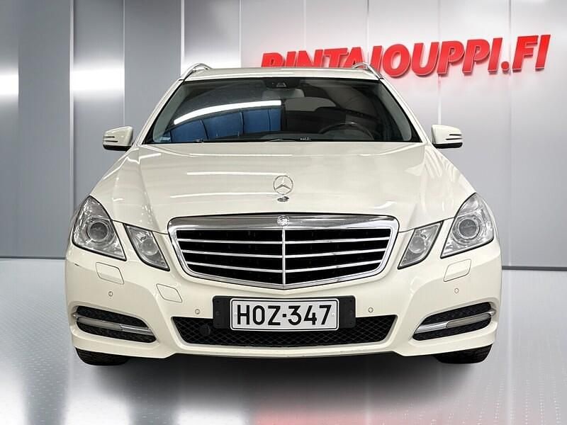 Käytetty Mercedes E200 Business 136 HP (100 kW) 2010 Valkoinen Farmari