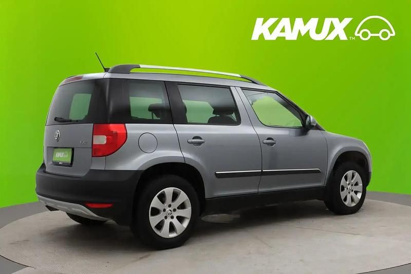 Käytetty Skoda Yeti Ambition 105 HP (77 kW) 2013 Hopea / harmaa Katumaasturi