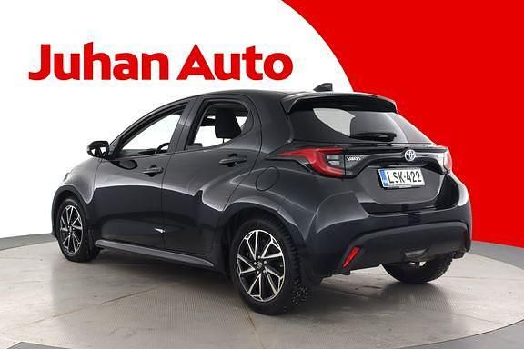 Käytetty Toyota Yaris Style 114 HP (83 kW) 2023 Musta Viistoperä
