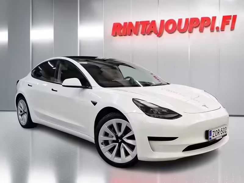 Valkoinen Käytetty 2021 Tesla Model 3 Standard Range Plus Sedan | 25 880 € (Perustarjous) - Kuva 1/4