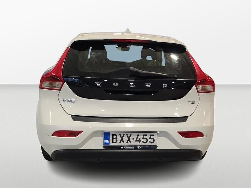 Käytetty Volvo V40 Business Edition 122 HP (89 kW) 2019 Valkoinen Viistoperä