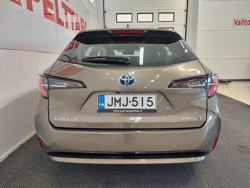 Käytetty Toyota Corolla Active 122 HP (89 kW) 2021 6x1 oxide bronze Farmari
