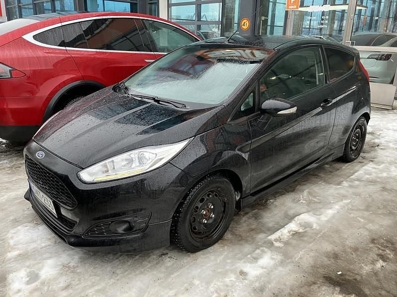 Käytetty Ford Fiesta 95 HP (69 kW) 2016 Van
