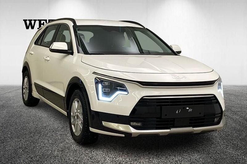 Valkoinen Käytetty 2024 Kia Niro EX Katumaasturi | 37 900 € - Kuva 1/4