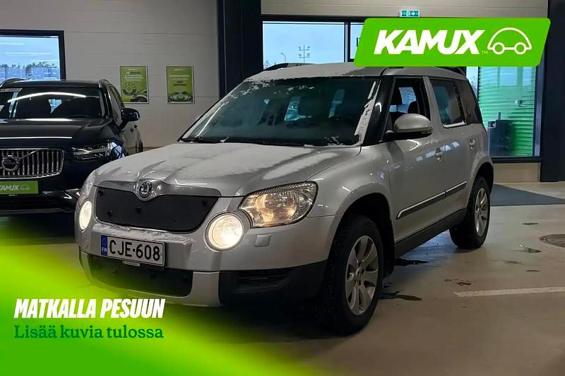 Käytetty Skoda Yeti Adventure 105 HP (77 kW) 2013 Hopea / harmaa Katumaasturi