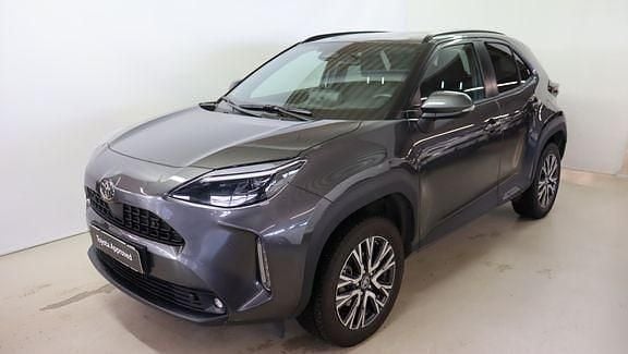 Käytetty Toyota Yaris Cross Plus 114 HP (83 kW) 2024 Harmaa Katumaasturi
