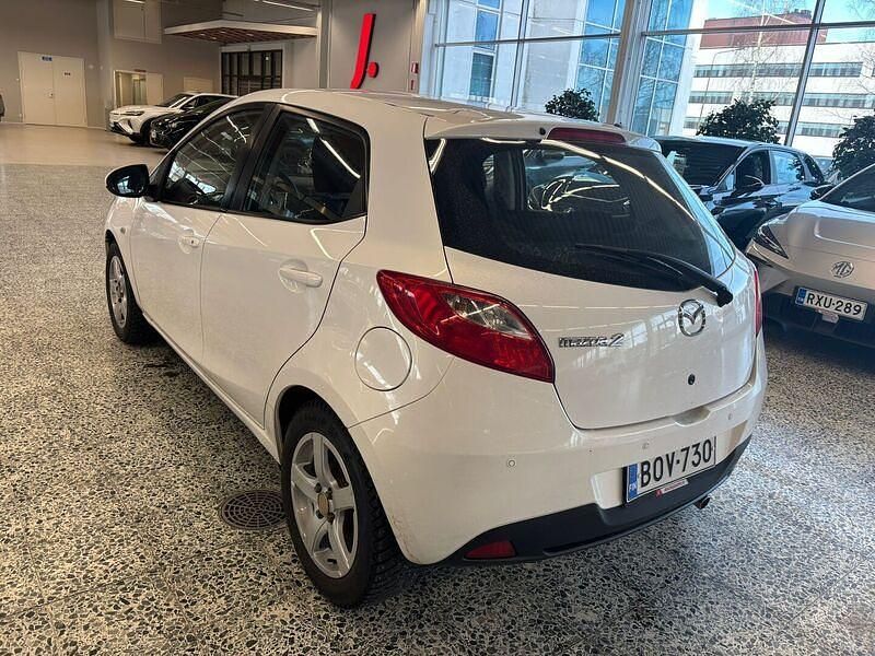 Käytetty Mazda 2 Dynamic 102 HP (75 kW) 2011 Valkoinen Viistoperä