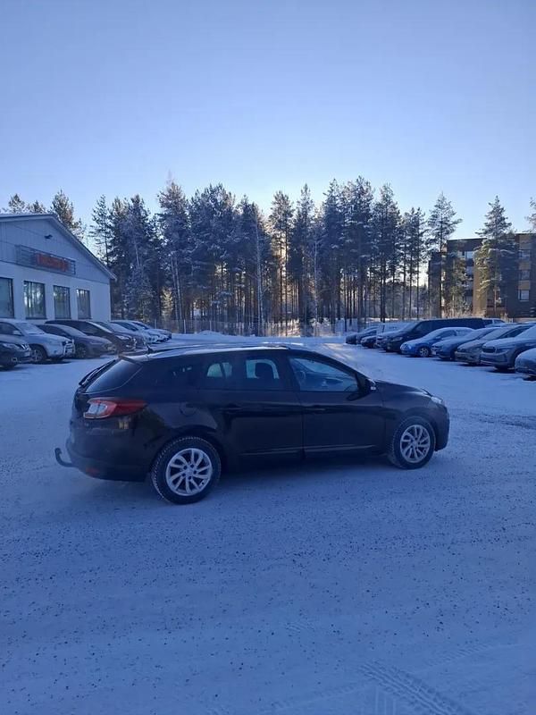 Käytetty Renault Mégane GrandTour 116 HP (85 kW) 2014 Metallinruskea Farmari