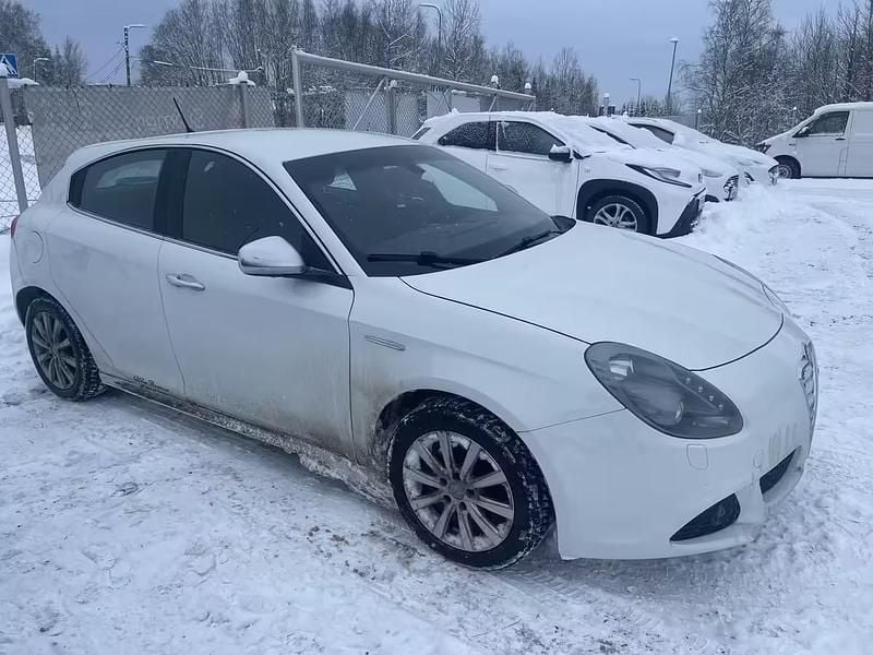 Käytetty Alfa Romeo Giulietta Business 170 HP (125 kW) 2011 Valkoinen Viistoperä