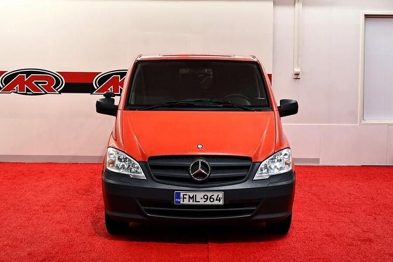 Käytetty Mercedes Vito 95 HP (69 kW) 2011 Punainen Van