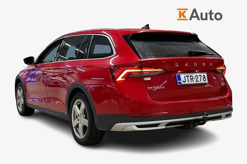 Käytetty Skoda Octavia 150 HP (110 kW) 2022 Punainen Farmari
