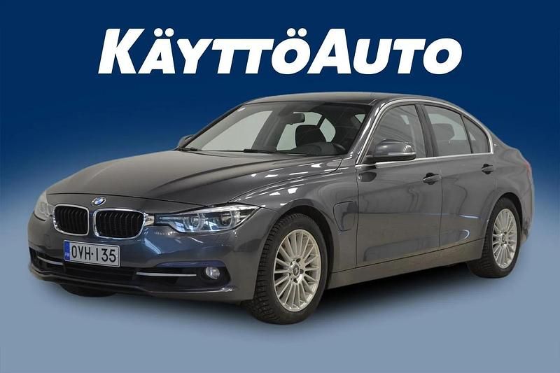 Käytetty BMW 330e Sport Line 252 HP (185 kW) 2016 Harmaa Sedan