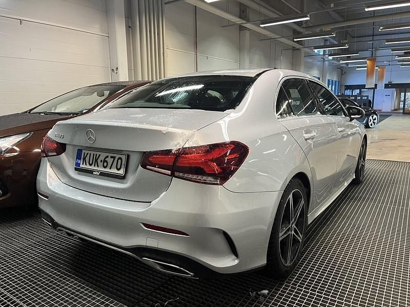 Käytetty Mercedes A180 Business 136 HP (100 kW) 2021 Sedan