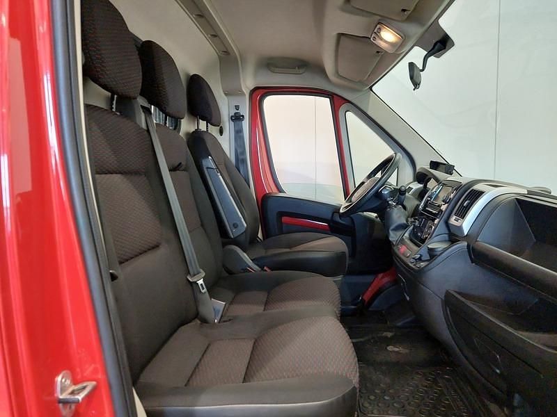 Käytetty Citroën Jumper 140 HP (102 kW) 2021 Punainen Tila-auto