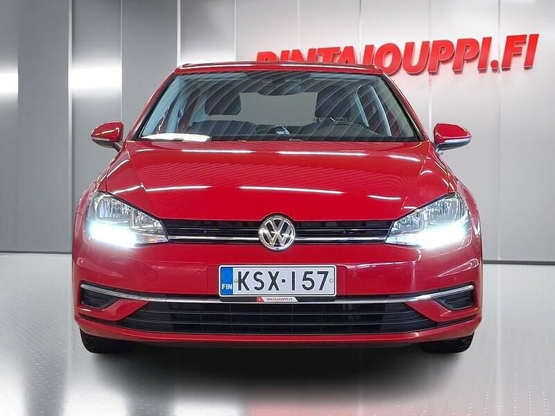 Käytetty VW Golf VII Comfortline 125 HP (91 kW) 2018 Punainen Viistoperä