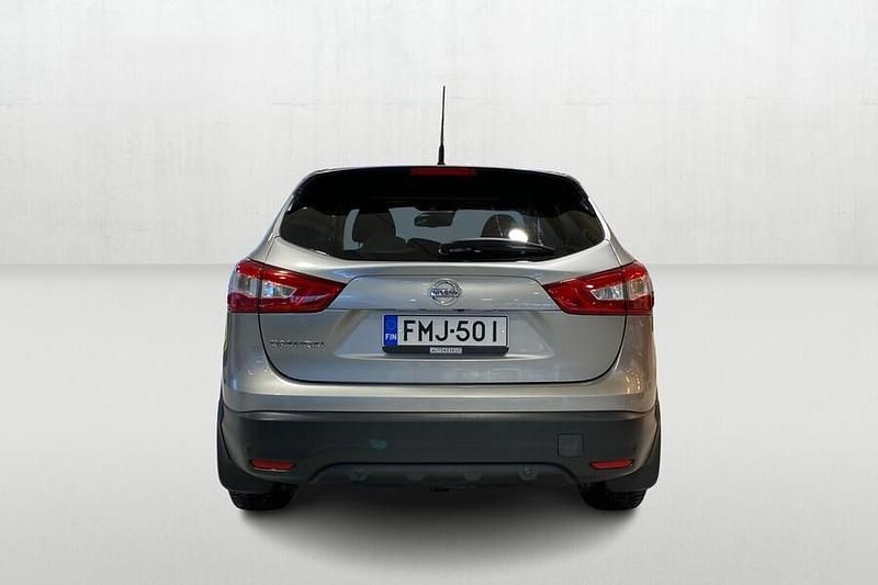 Käytetty Nissan Qashqai N-Connecta 116 HP (85 kW) 2016 Hopea Katumaasturi