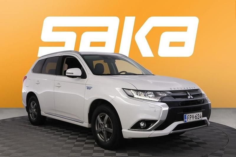 Käytetty Mitsubishi Outlander P-HEV Instyle 224 HP (164 kW) 2019 Katumaasturi
