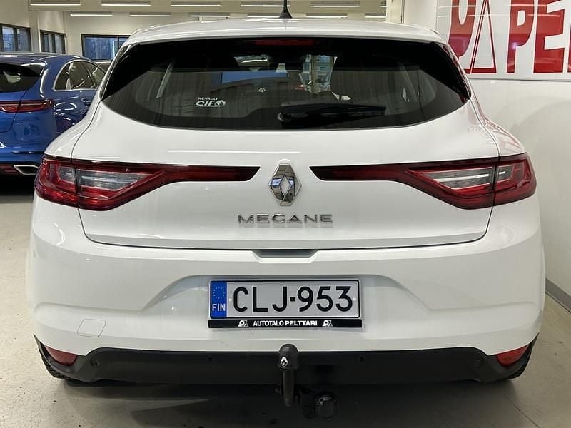 Käytetty Renault Mégane IV Zen 132 HP (97 kW) 2018 Valkoinen Viistoperä