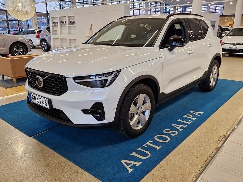 Käytetty Volvo XC40 Plus 163 HP (119 kW) 2025 Katumaasturi
