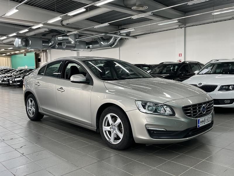 Peessi Käytetty 2014 Volvo S60 Kinetic Sedan | 16 900 € (Perustarjous) - Kuva 1/4