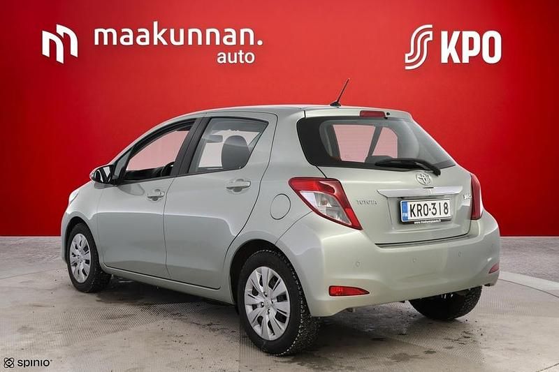 Käytetty Toyota Yaris Multidrive S 99 HP (72 kW) 2012 Harmaa Viistoperä