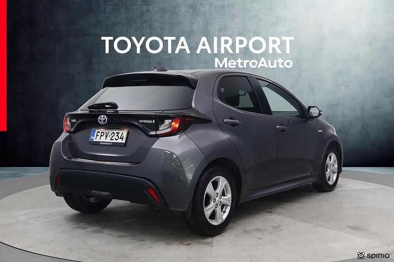Käytetty Toyota Yaris Hybrid Active 116 HP (85 kW) 2020 Harmaa Viistoperä
