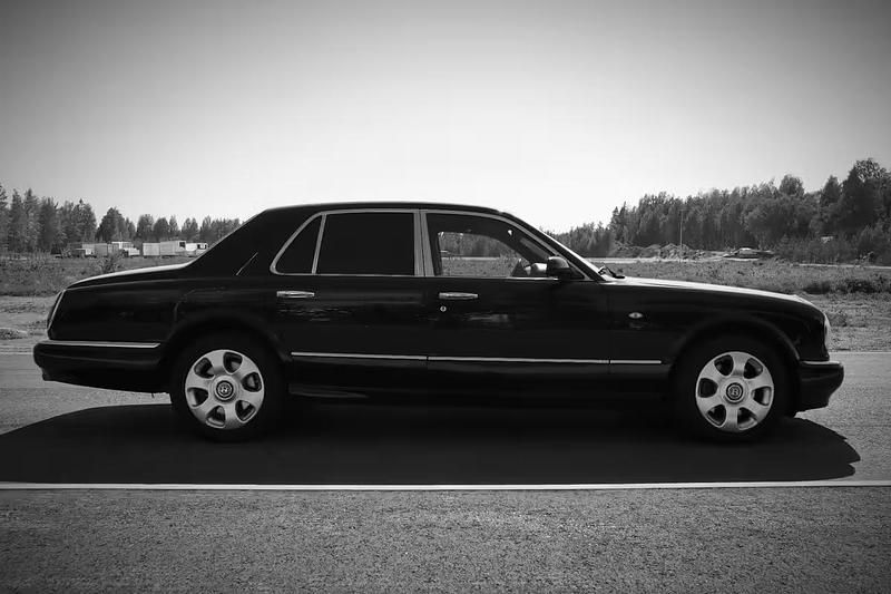 Käytetty Bentley Arnage 544 HP (400 kW) 2001 Musta Sedan