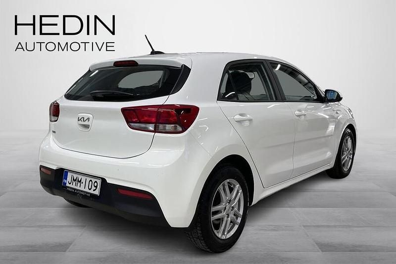 Käytetty Kia Rio LX 101 HP (74 kW) 2022 Valkoinen Viistoperä