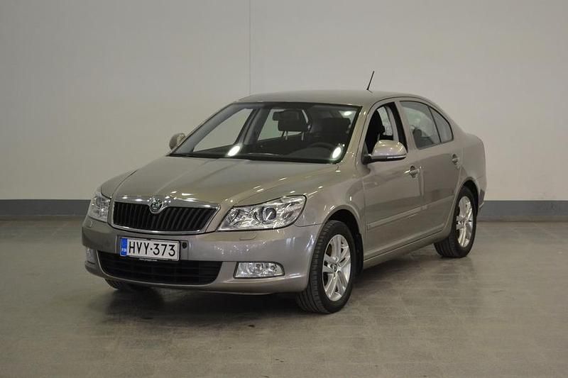 Ruskea Käytetty 2011 Skoda Octavia Ambiente Viistoperä | 5 990 € (Perustarjous) - Kuva 1/1