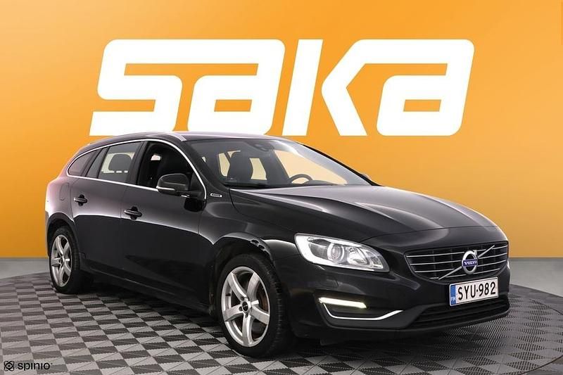 Käytetty 2016 Volvo V60 Summum Farmari | 11 890 € (Hyvä tarjous) - Kuva 1/3