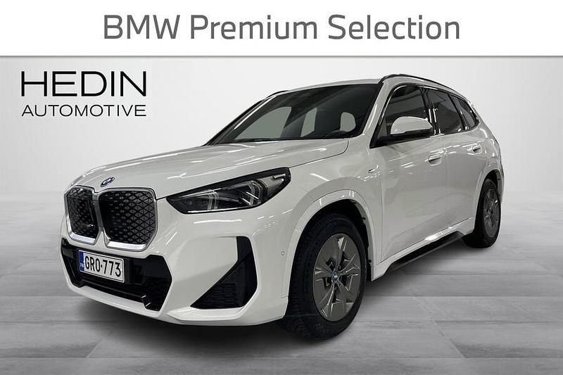 Valkoinen Käytetty 2025 BMW iX1 Comfort Edition Katumaasturi | 48 500 € (Hyvä tarjous) - Kuva 1/3
